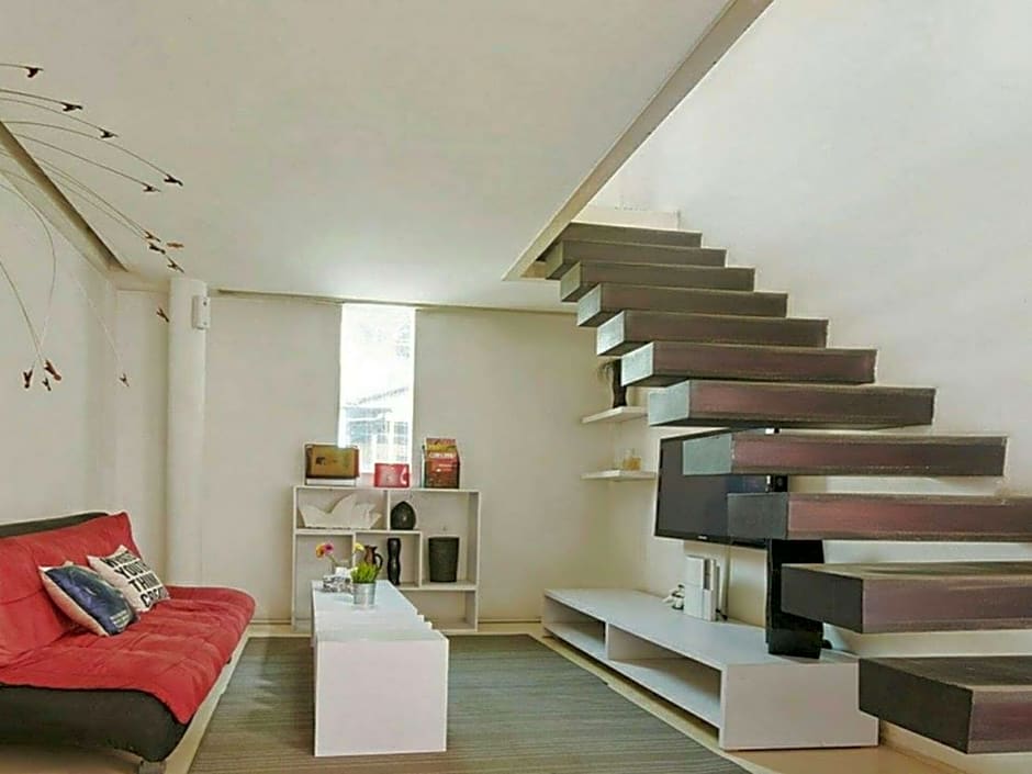 Flat06. Minimalist Residence