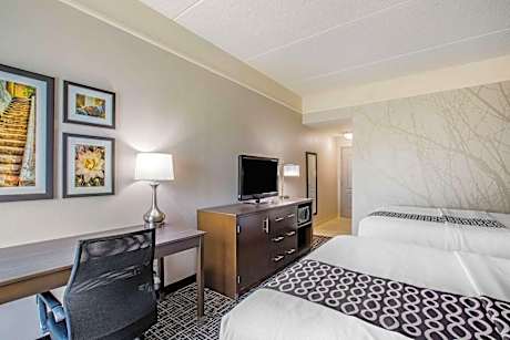 Deluxe Queen Room with Two Queen Beds