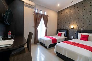 RedDoorz near Pantai Panjang Bengkulu 2