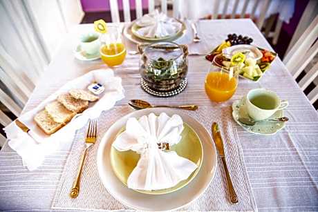 TshiBerry Bed & Breakfast