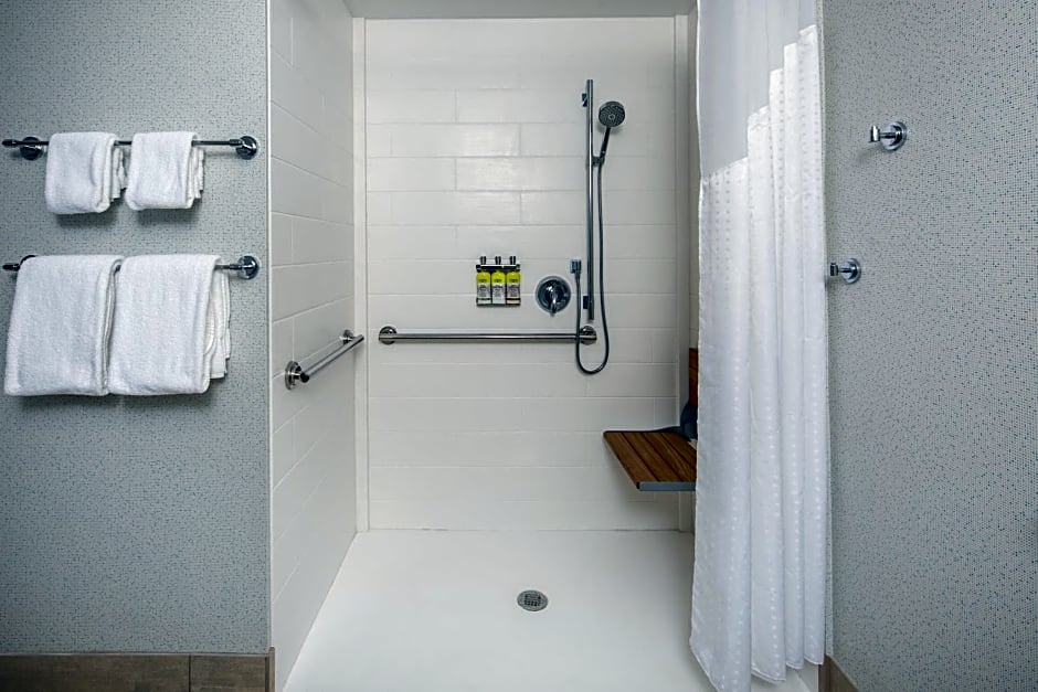 Holiday Inn Express & Suites - Chico, an IHG Hotel