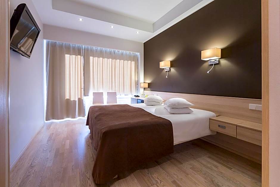 Photo 1 of 4 of Double Room