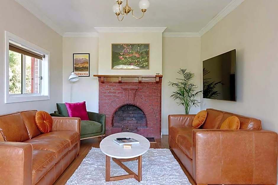 Comfort in Sandy Bay next to the Rivulet