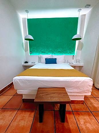 Queen Suite - Non-Smoking