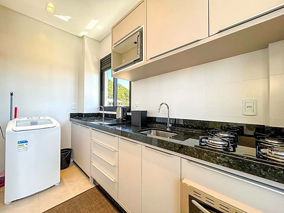 Apto NOVO, com piscina, 250m da praia