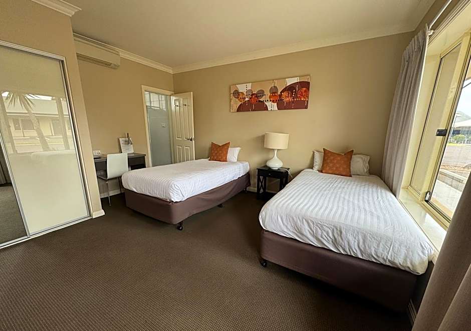 Sundowner Motel Hotel