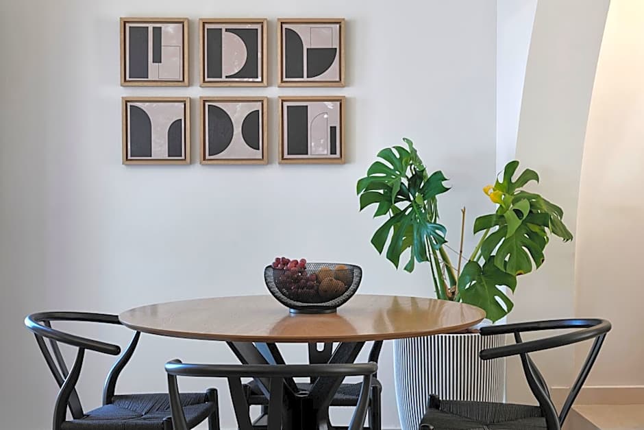 Apanemo Hotel & Suites