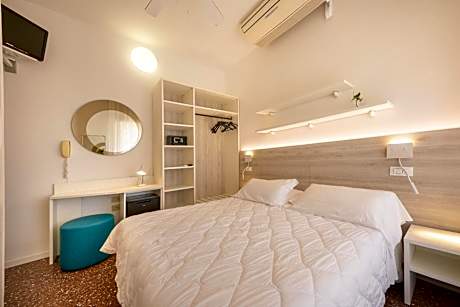 Double or Twin Room with Terrace and Sea View