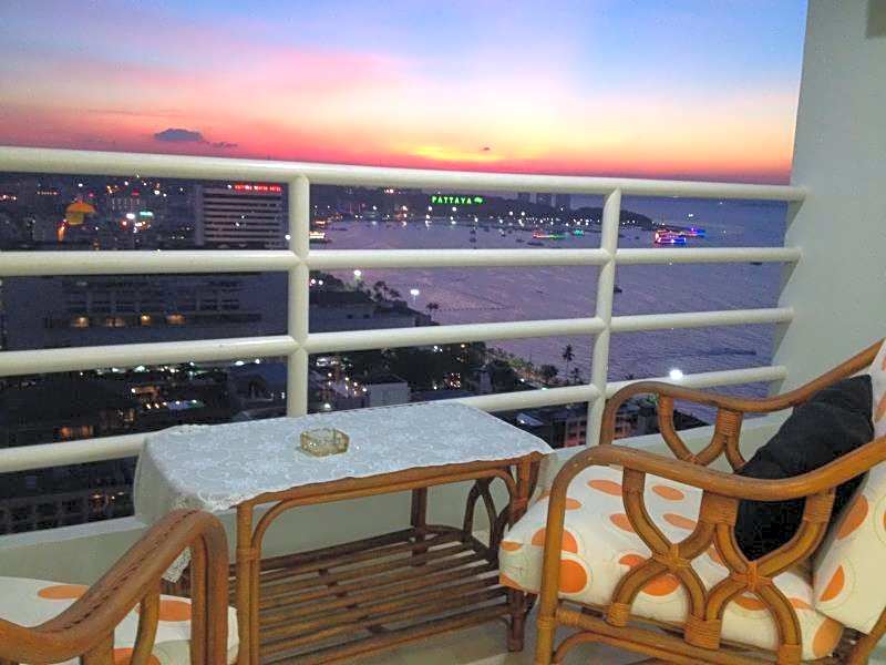 View Talay 6 Pattaya Beach Condominium by Honey