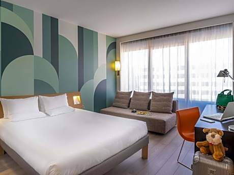 Standard Queen Room with Sofa Bed - Plaza Building