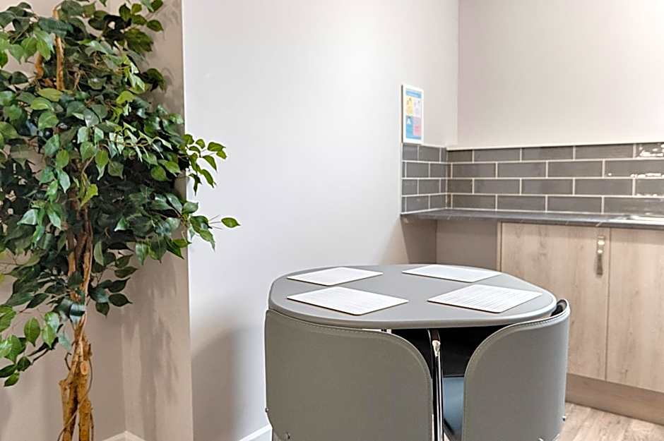 Contractor Base - Kitchen - Parking Included