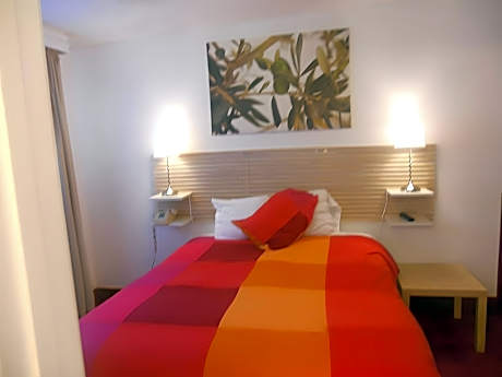 Suite One Queen and One Sofa Bed