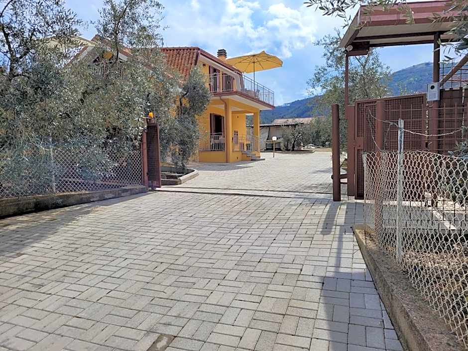 Alloggio turistico Magnifico Alessandro Valle Bernardo 04025 Lenola nei pressi di Fondi LT