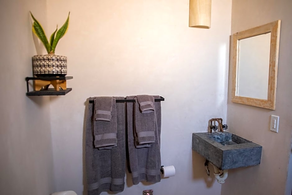 Pure Baja Private Suites-Upscale Property with Infinity Pool and Lush Gardens