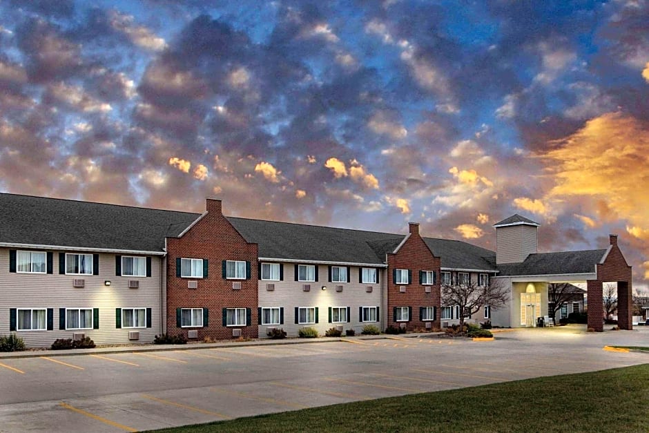 AmericInn by Wyndham Pella