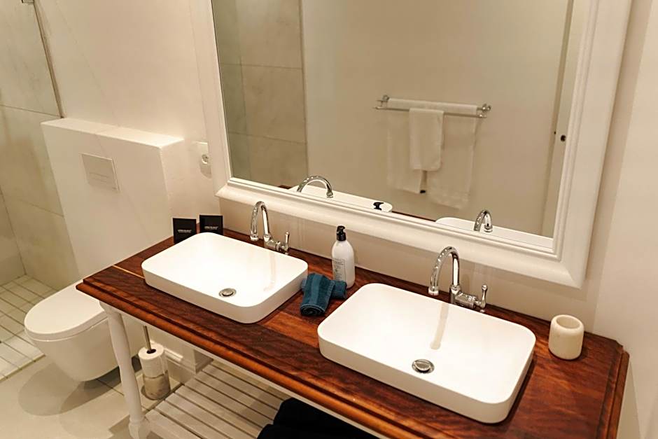 Les Chambres Guest House