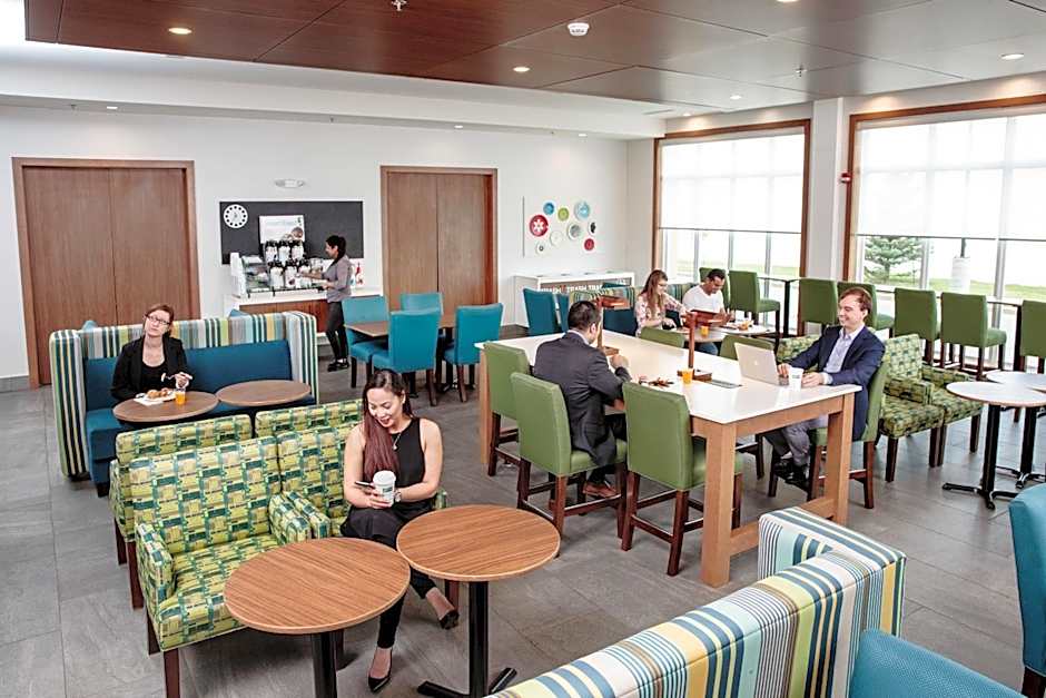 Holiday Inn Express & Suites West Edmonton-Mall Area By IHG