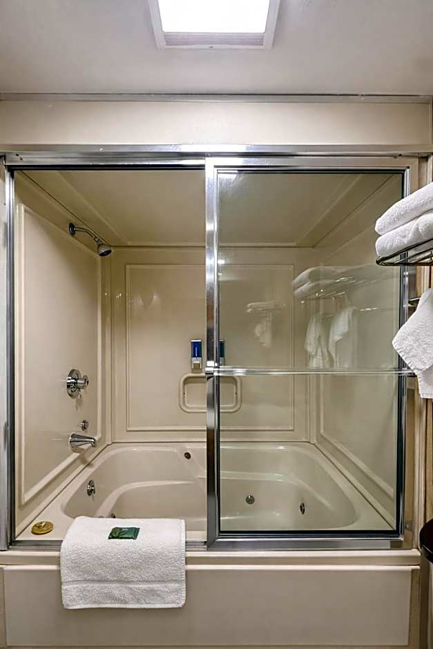 Riverview Inn & Suites