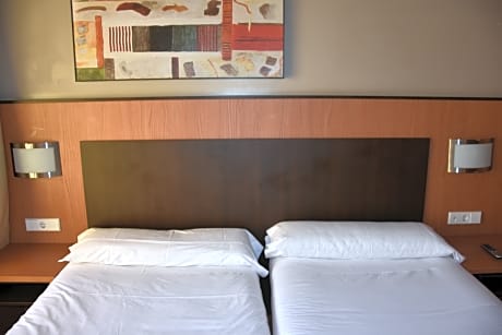 DOUBLE ROOM (2 ADULTS)