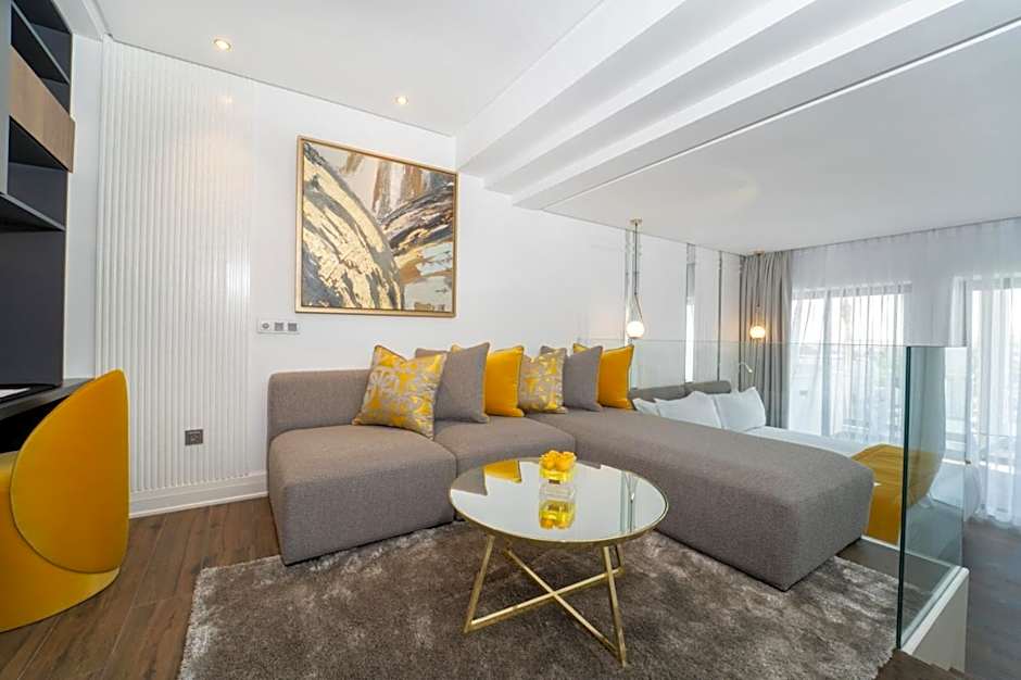 Petit Palace Suites Hotel