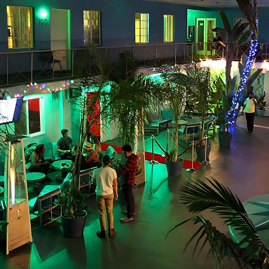 Vibe Hotel Hollywood
