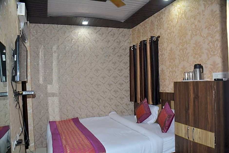 Hotel Chandra Inn by OYO Rooms – Varanasi, VA