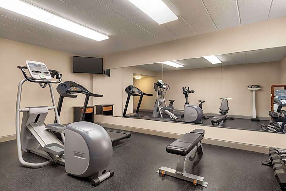 Days Hotel by Wyndham Allentown Airport / Lehigh Valley