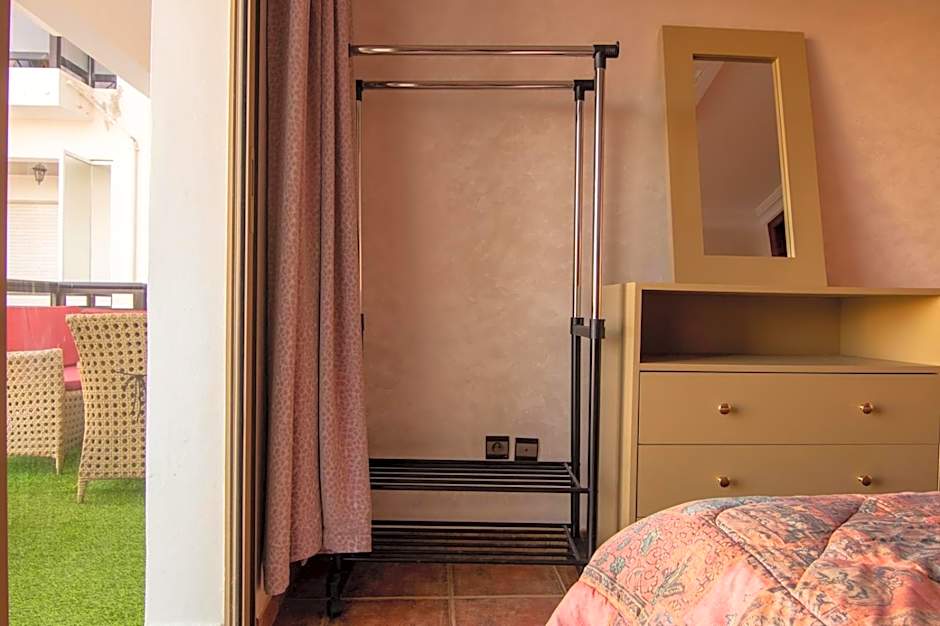 2BR Sunset Pool Beach 6 min Parking & WiFi