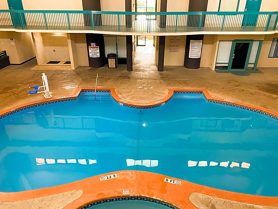 Studio 6 Savannah, GA- Gateway & I-95