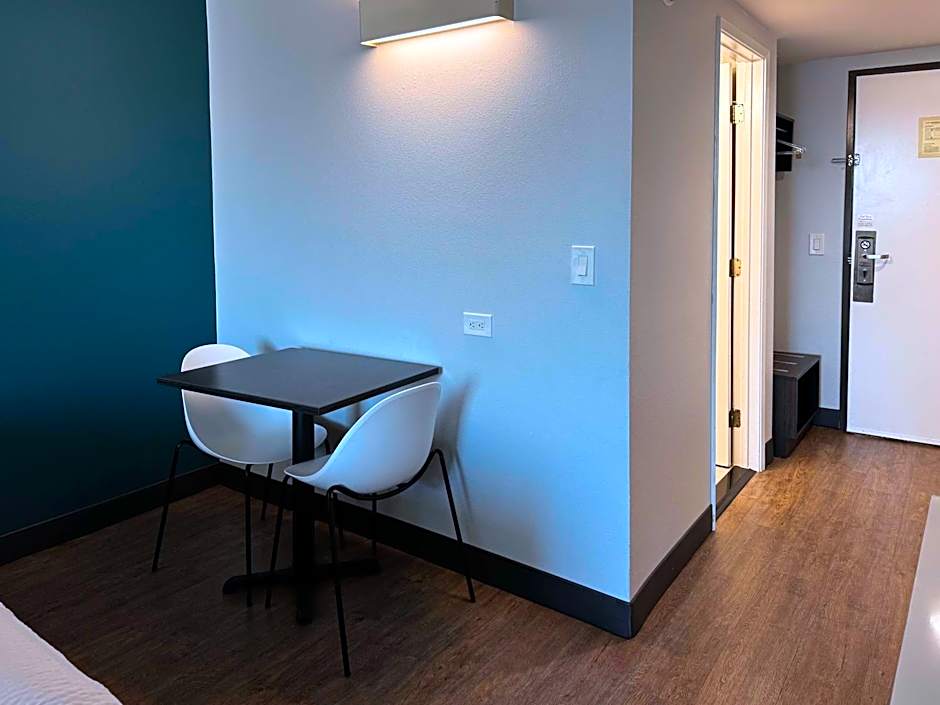 Studio 6 Suites Carson, CA