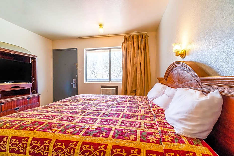 Castle Inn & Suites By OYO Chickasha