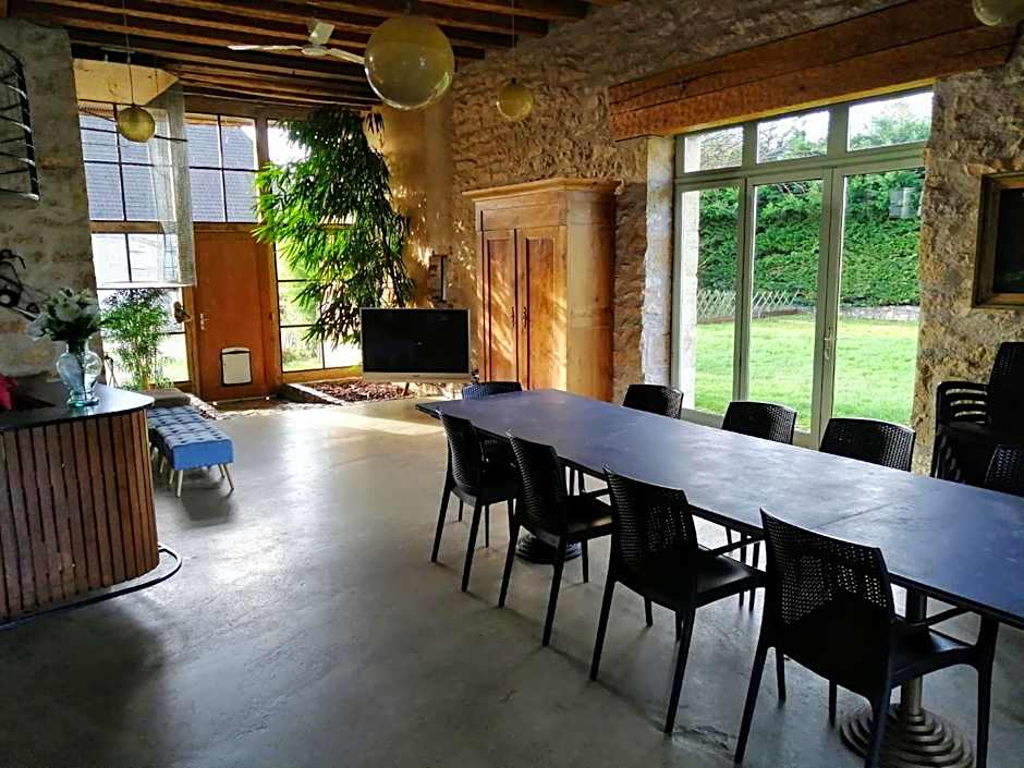 Gîte L'Ange Blanc 12 chambres, 25 personnes, piscine couverte chauffée