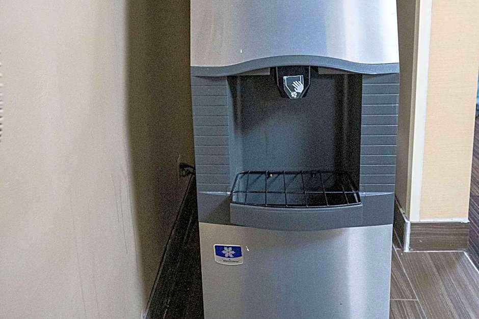 Clarion Hotel Detroit Metro Airport