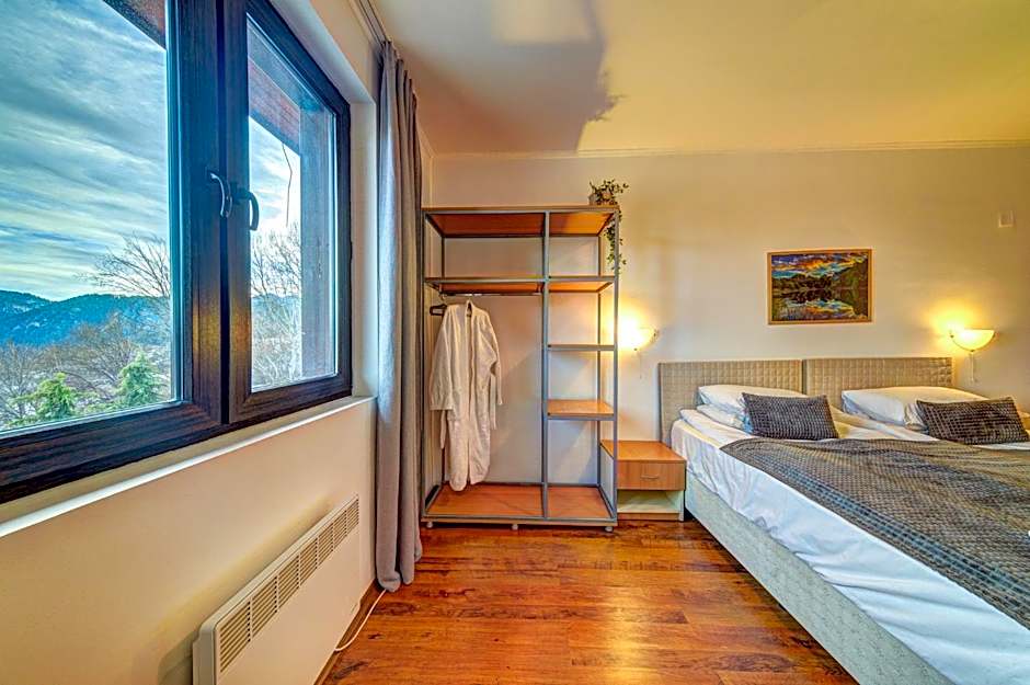 Complex Silver Hills