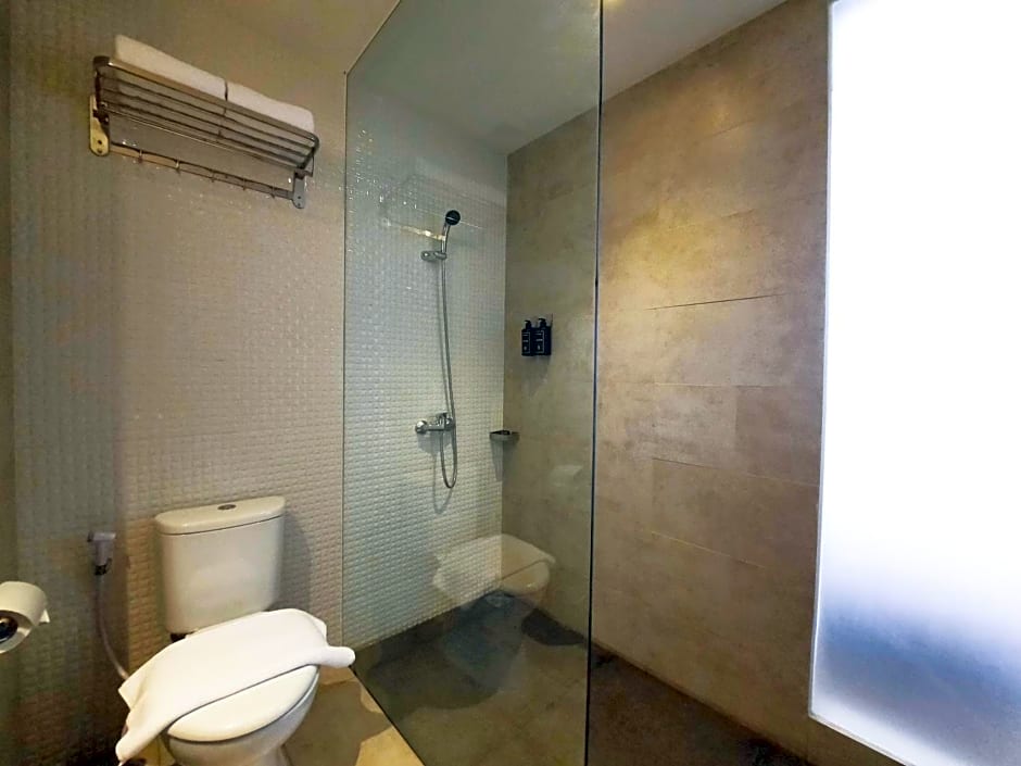 Front One Gosyen Hotel Salatiga