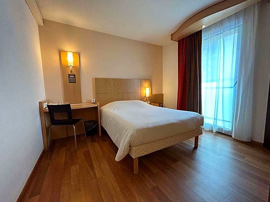 Ibis Esch Belval