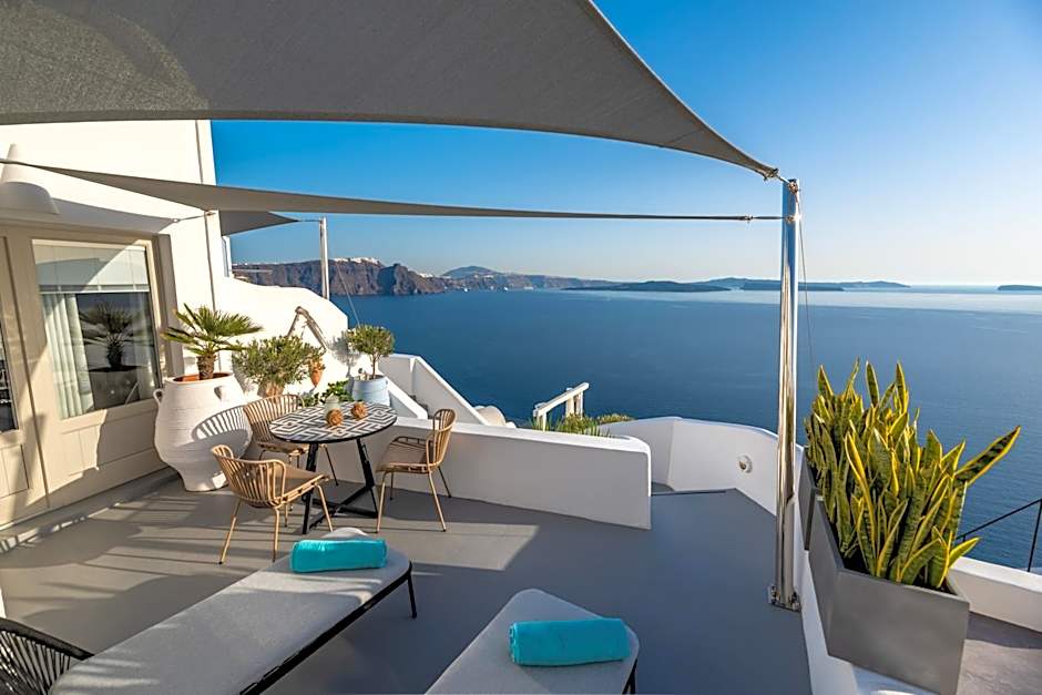 Kima Oia Suites