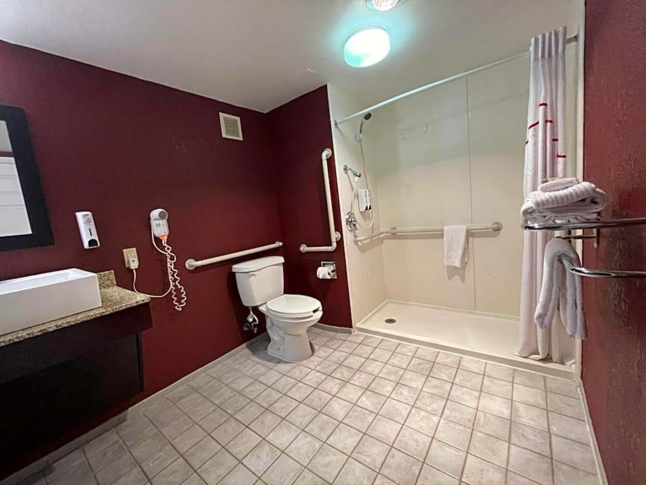 Red Roof Inn & Suites Dekalb