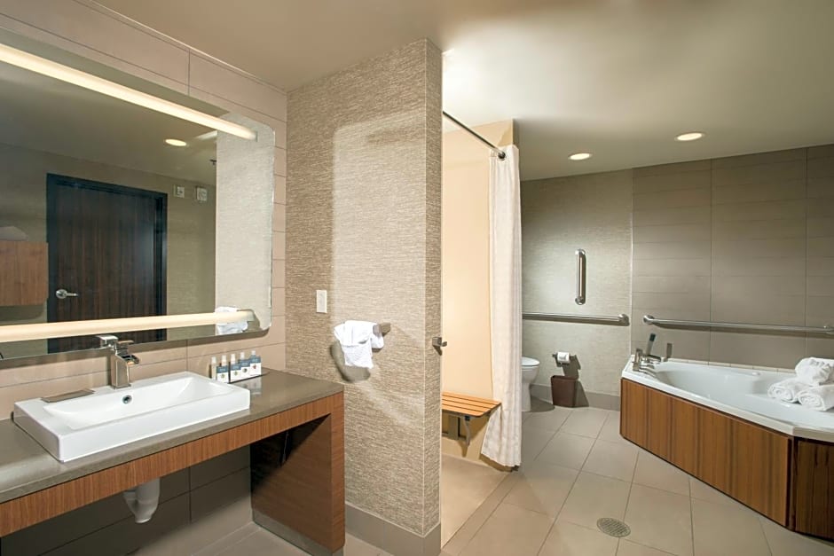 The Broadway Columbia - a DoubleTree by Hilton Hotel