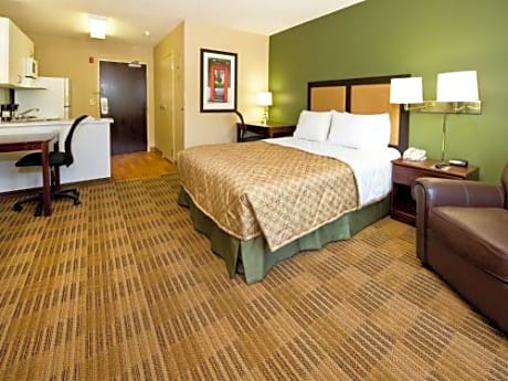 Queen studio with 1 Queen Bed - Disability Access/Non-Smoking