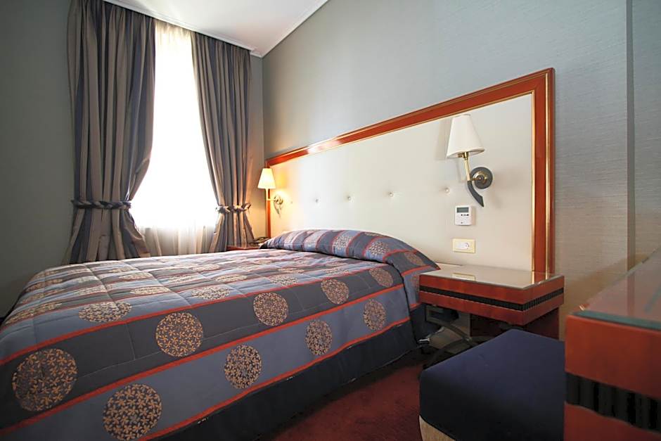 Piraeus Theoxenia Hotel