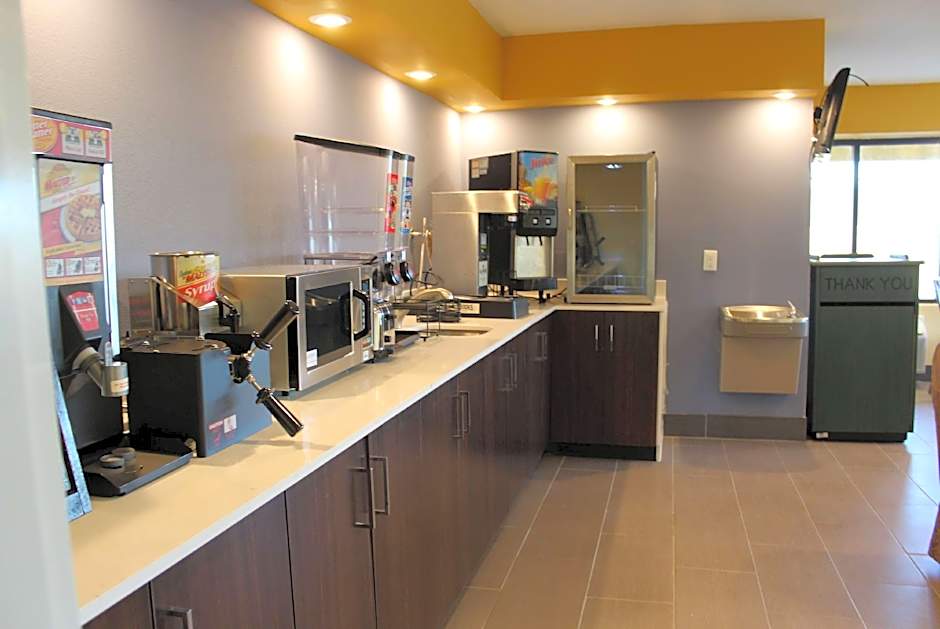Travelodge by Wyndham Unadilla/Perry Near I-75