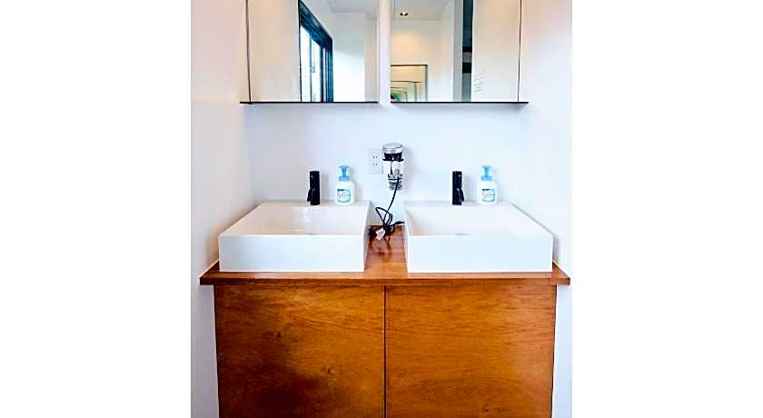 J-Hoppers Lake Biwa Guesthouse