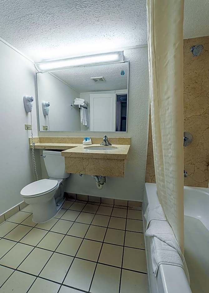 Irazu Hotel & Studios