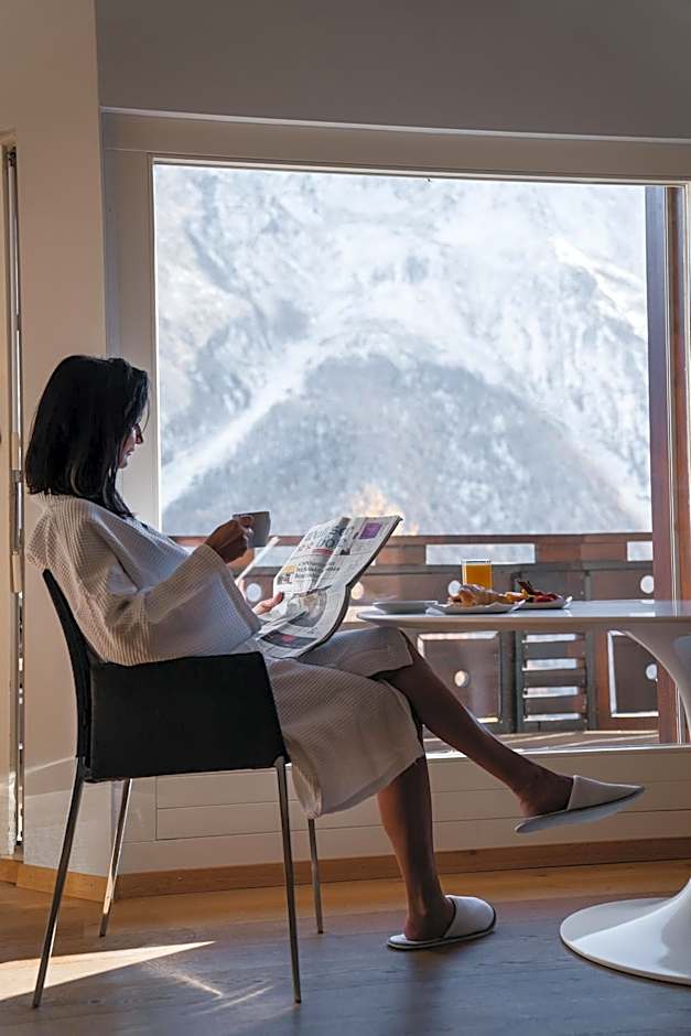 Waldhotel Fletschhorn Panoramic Retreat in Saas Fee