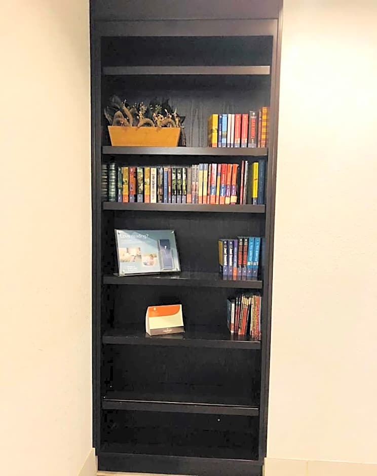 Country Inn & Suites by Radisson, DFW Airport South, TX