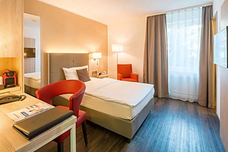 Comfort Queen Room