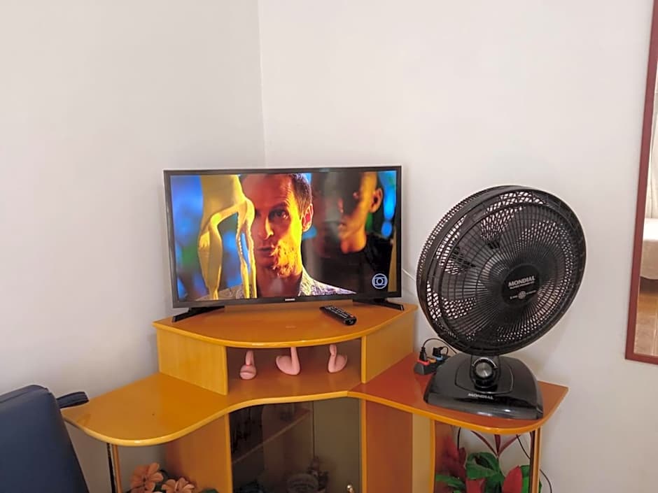 Kitnet Temporada Praia Grande SP - Completa com Wi-fi, garagem rotativa, 1 quadra da praia - no centro comercial Boqueirão