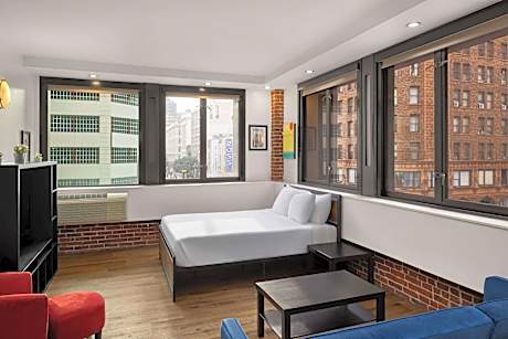 1 King Bed 1-Bedroom Deluxe Broadway Suite Non-Smoking