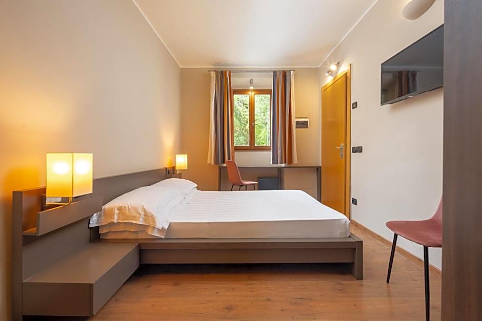 Photo 1 of 8 of 1 Double Bed or 2 Beds